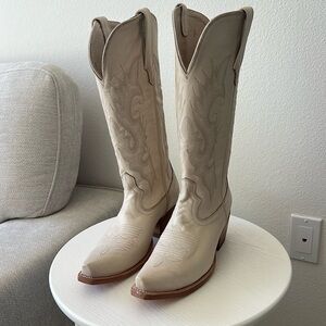 Free bird cowboy boots - size 8